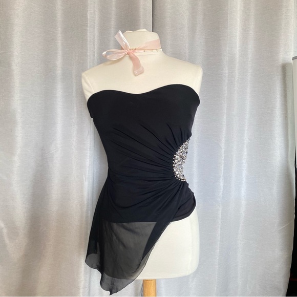 Elegant Black Strapless Top - Picture 1 of 4